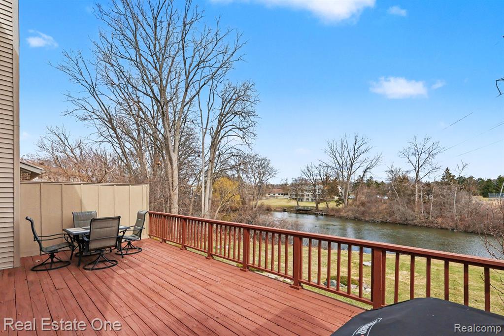 6892 Northcrest Way E, Clarkston, MI — Photo 11