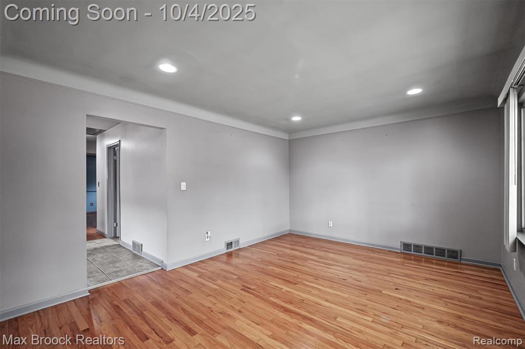 8282 Nightingale Street, Dearborn Heights, MI 48127 — Photo 6