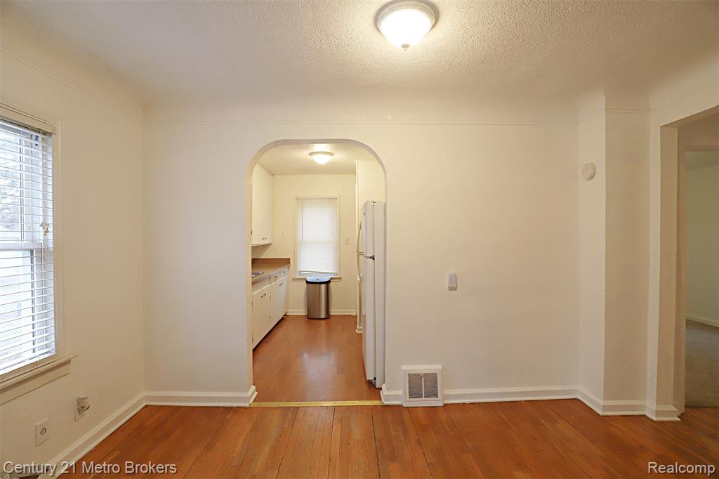 2074 N Center Road, Burton, MI 48509 — Photo 6