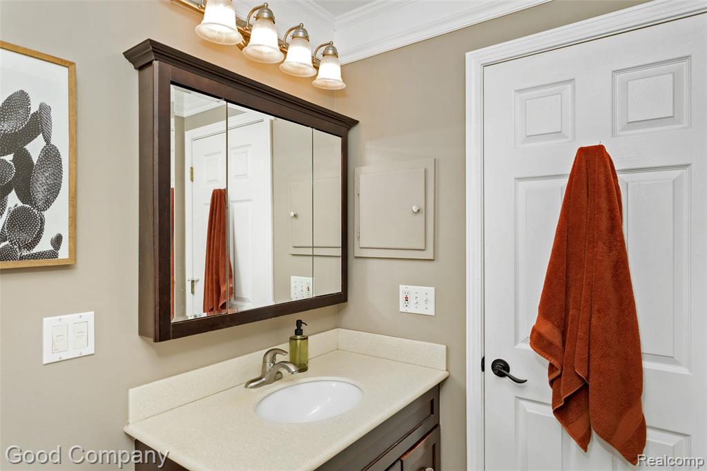 905 Parliament Avenue, Madison Heights, MI 48071 — Photo 16