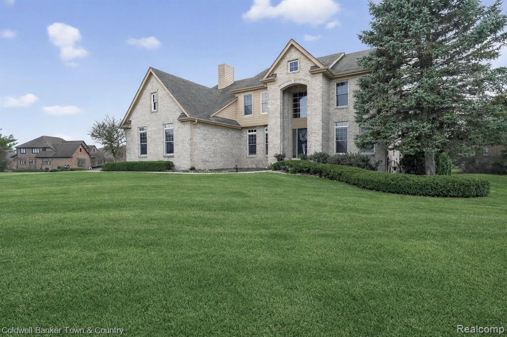 480 NAIRN Circle, Highland, MI — Photo 2