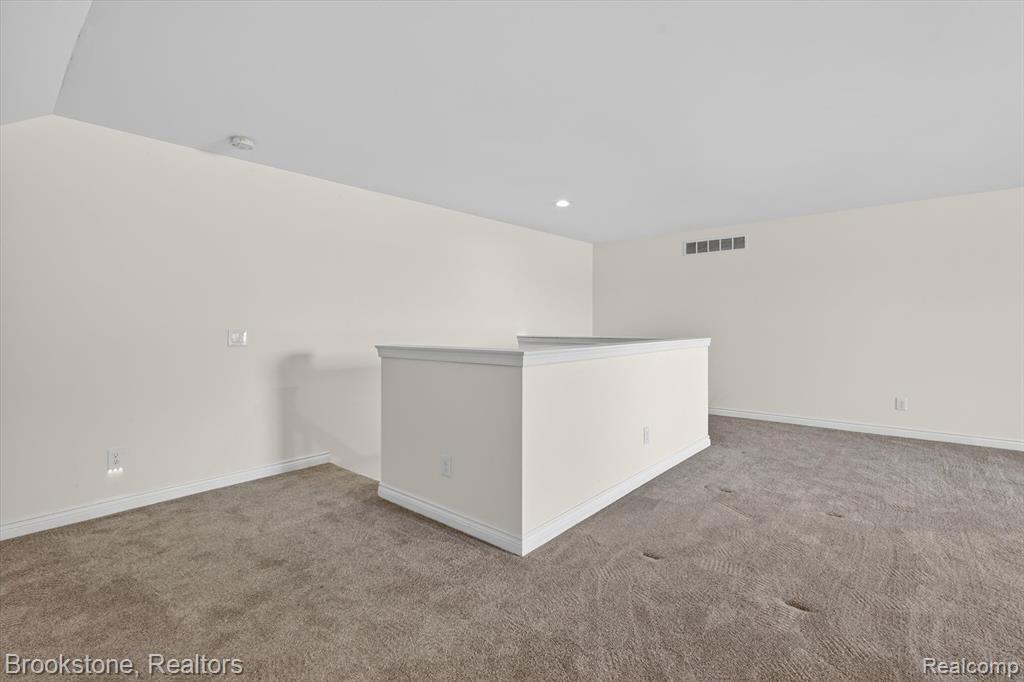 3695 Lotus Drive, Waterford, MI 48329 — Photo 33