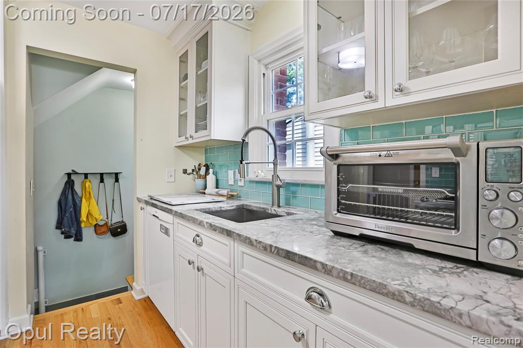 905 Forestdale Road, Royal Oak, MI 48067 — Photo 17
