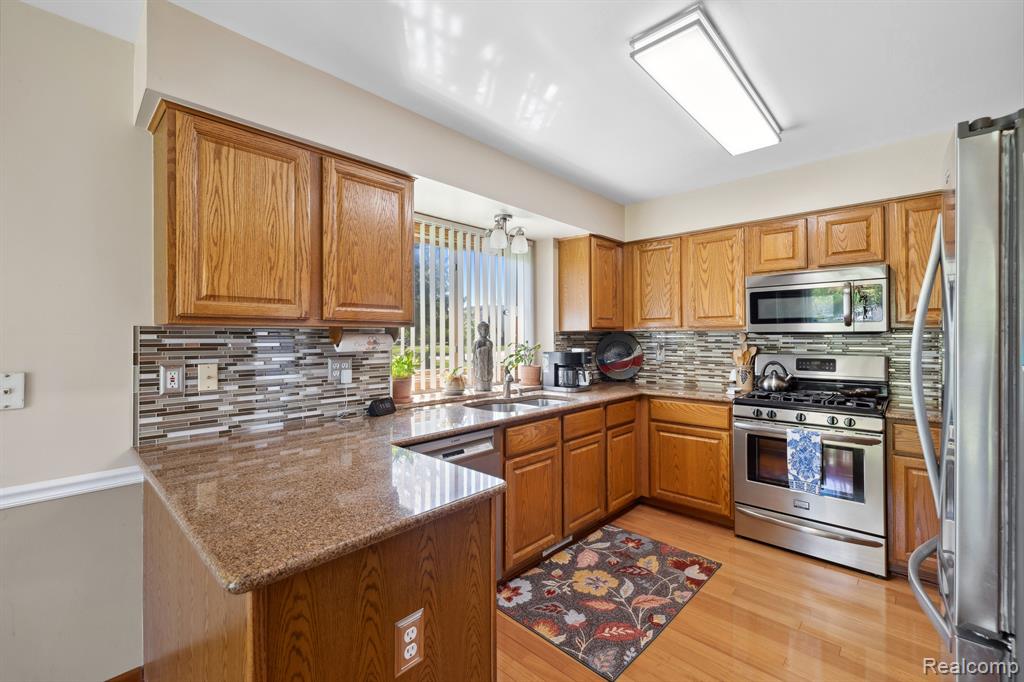 46941 SOUTHGATE Drive, Canton, MI 48188 — Photo 4