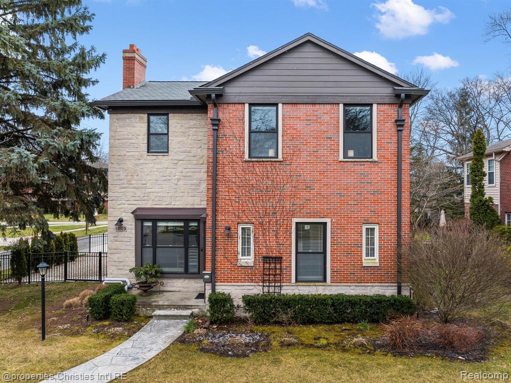 13103 KINGSTON Avenue, Huntington Woods, MI — Photo 2
