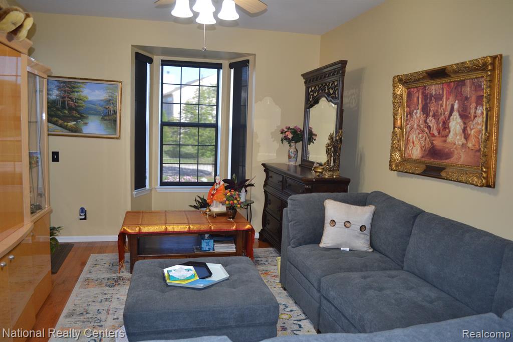 8290 HUMMINGBIRD Drive, Ypsilanti, MI 48197 — Photo 14