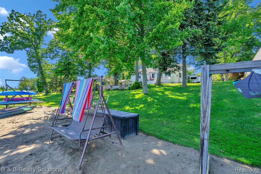 423 LOU ALICE Drive, Columbiaville, MI 48421 — Photo 43