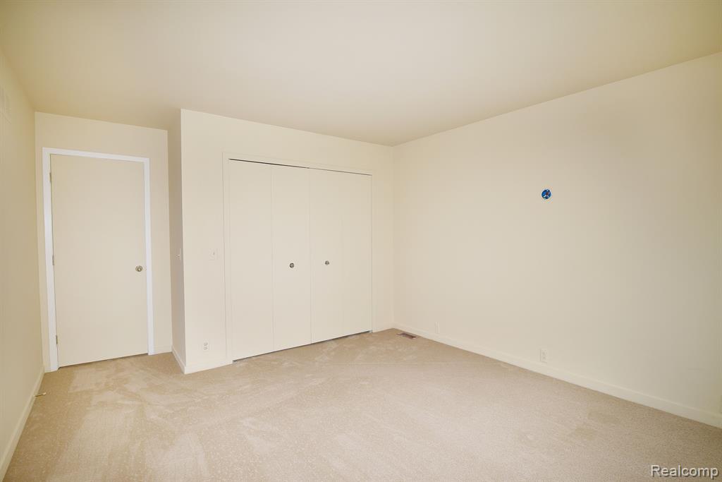 5132 WOODLANDS Lane, Bloomfield Hills, MI 48302 — Photo 25