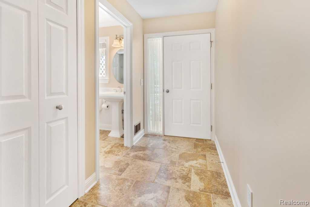 50234 Helfer Boulevard, Wixom, MI 48393 — Photo 10
