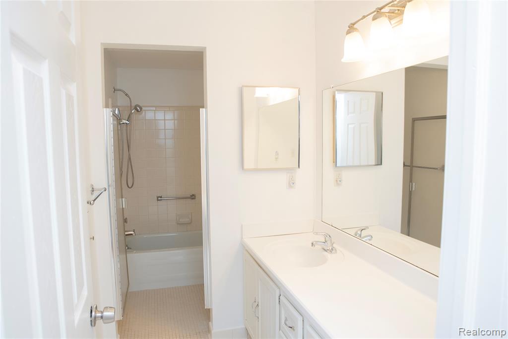 21664 Hall Road, Woodhaven, MI 48183 — Photo 24