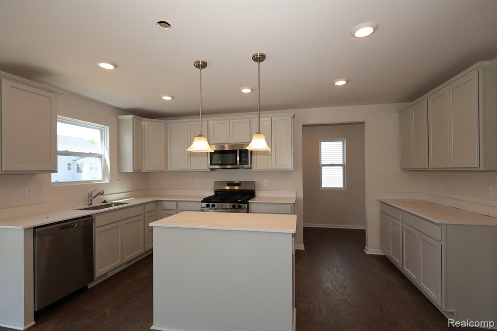 634 Harvest Way, Chelsea, MI 48118 — Photo 2