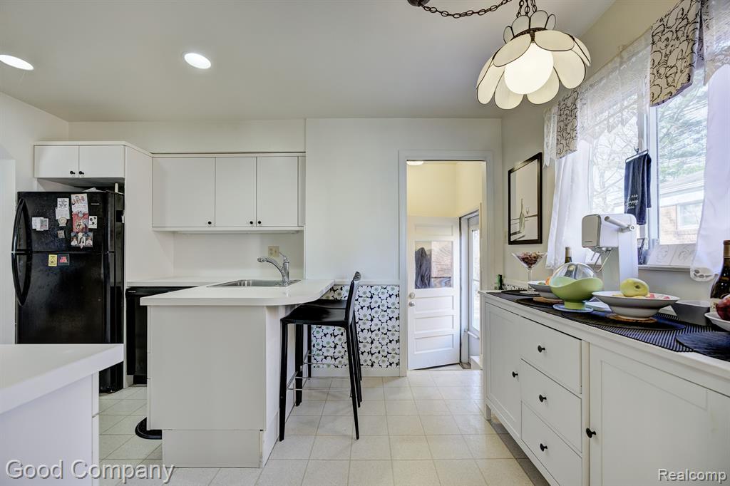 705 BUTTERNUT Avenue, Royal Oak, MI 48073 — Photo 11