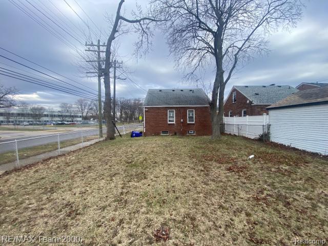 18904 Mallina Street, Grosse Pointe, MI 48236 — Photo 24