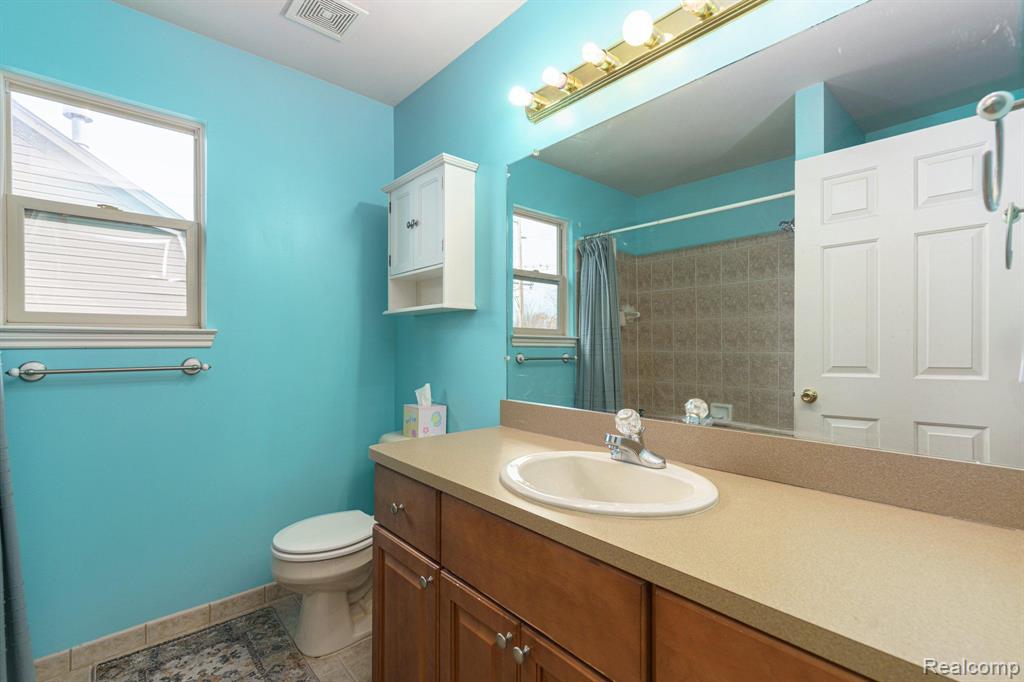 230 E Elizabeth Street, Lake Orion, MI 48362 — Photo 36