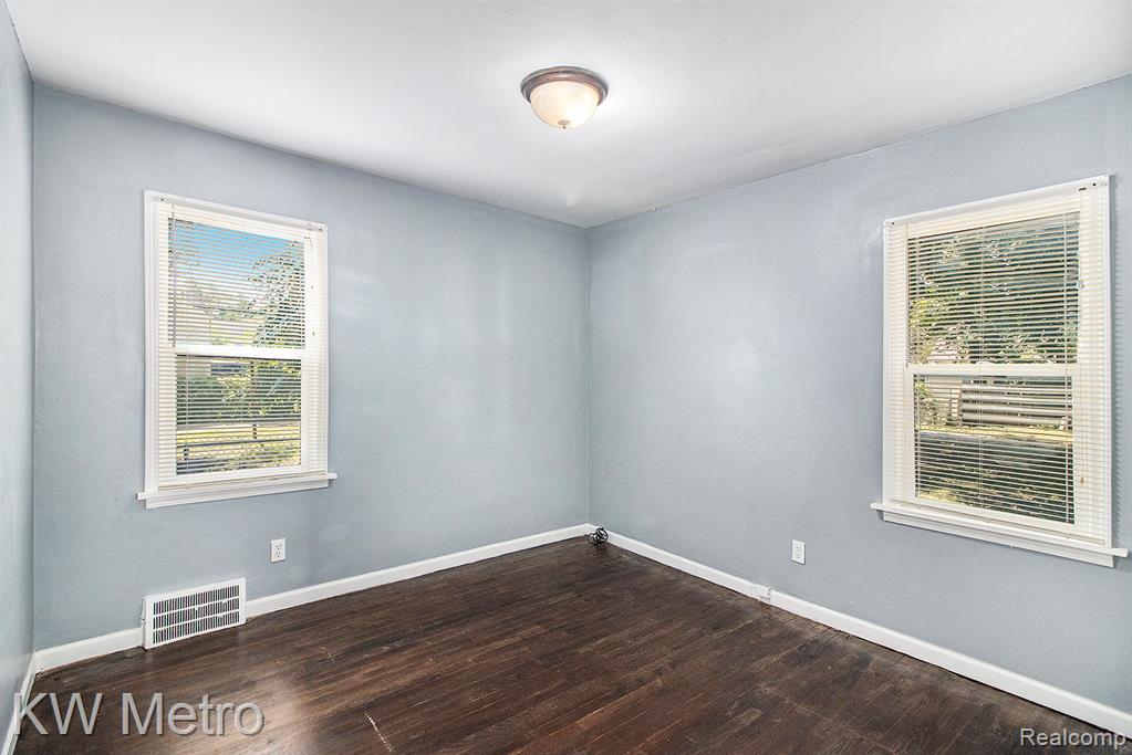 9577 Minock, Detroit, MI 48228 — Photo 12