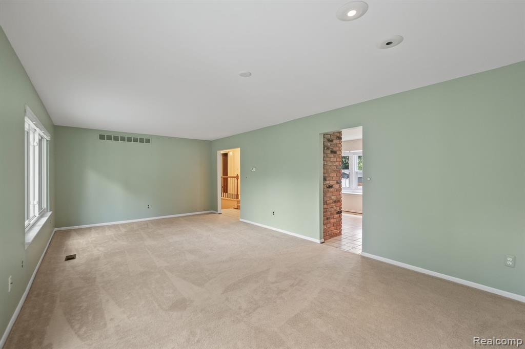 663 Lake Forest Road, Troy, MI 48309 — Photo 12