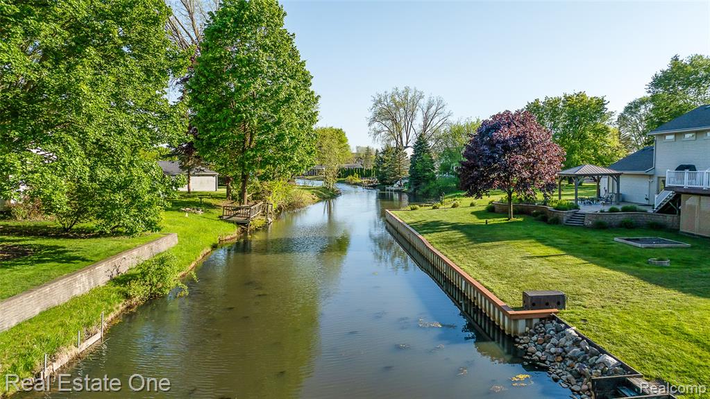8402 Scotia, Pinckney, MI 48169 — Photo 2