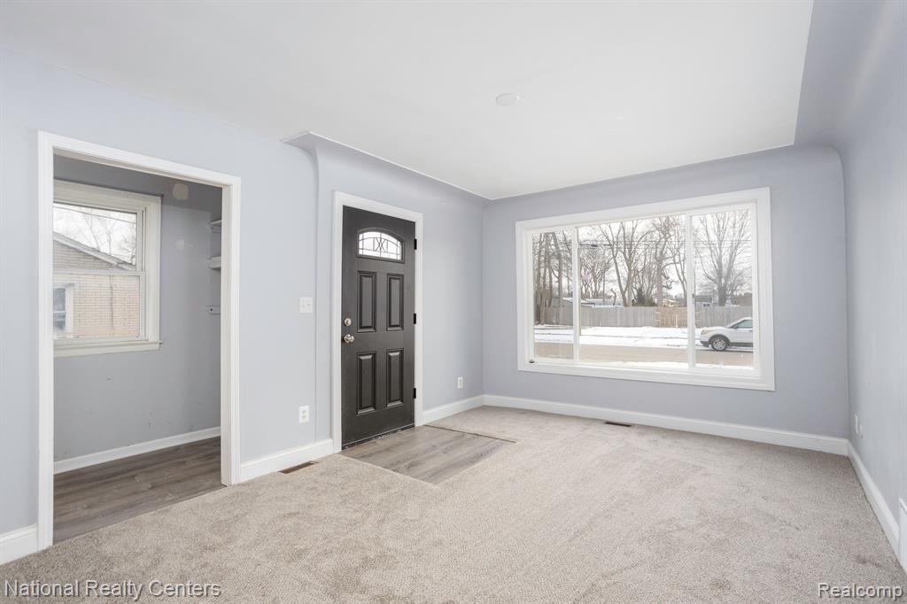 8255 GARBOR Avenue, Warren, MI 48093 — Photo 3