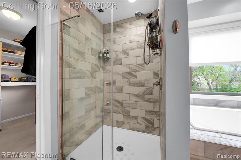 5043 Oak Bluff Court, Howell, MI 48843 — Photo 25