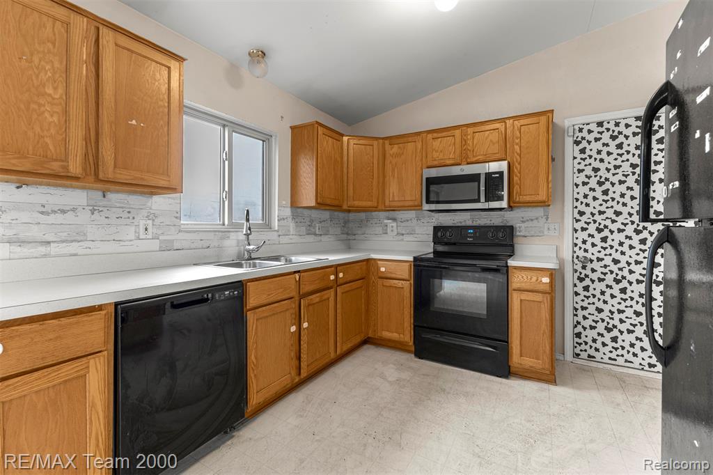 2714 Hallman Avenue, Waterford, MI 48328 — Photo 13