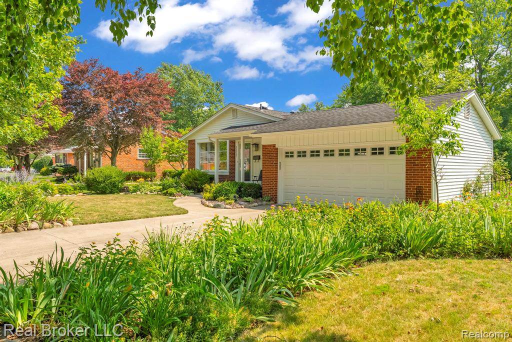42347 Brentwood Drive, Plymouth, MI 48170 — Photo 4