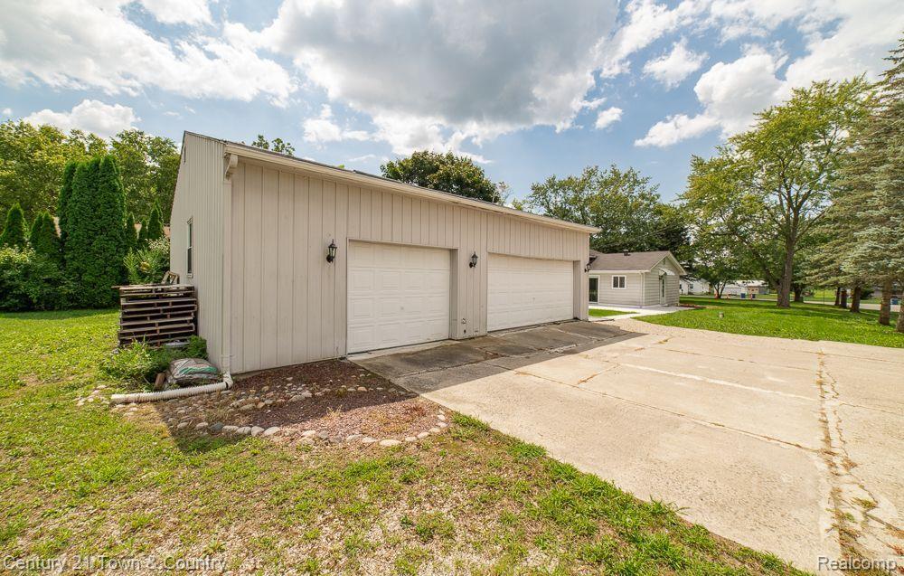 8119 FENTON Road, Grand Blanc, MI 48439 — Photo 27