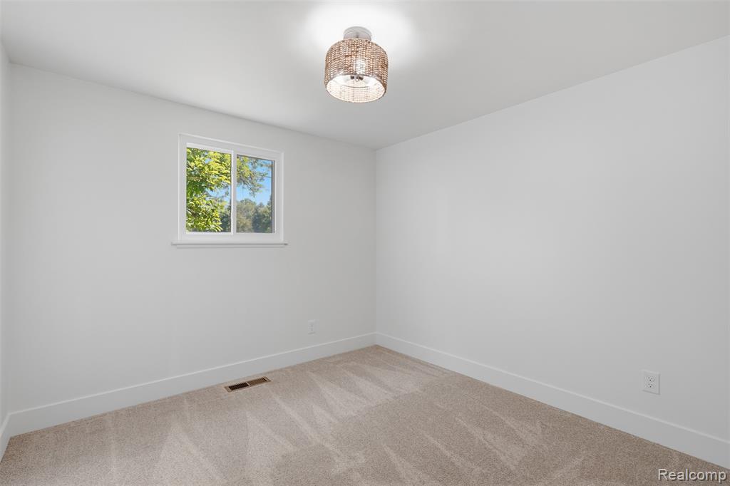 6187 E Maple Avenue, Grand Blanc, MI 48439 — Photo 16