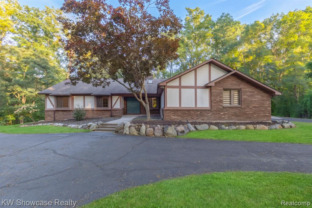 6138 Sundance Trail