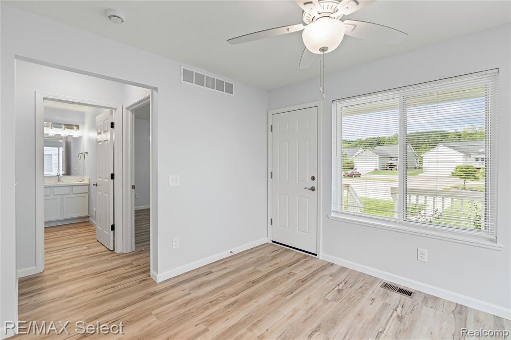 4487 Home Town Drive, Flint, MI 48506 — Photo 4