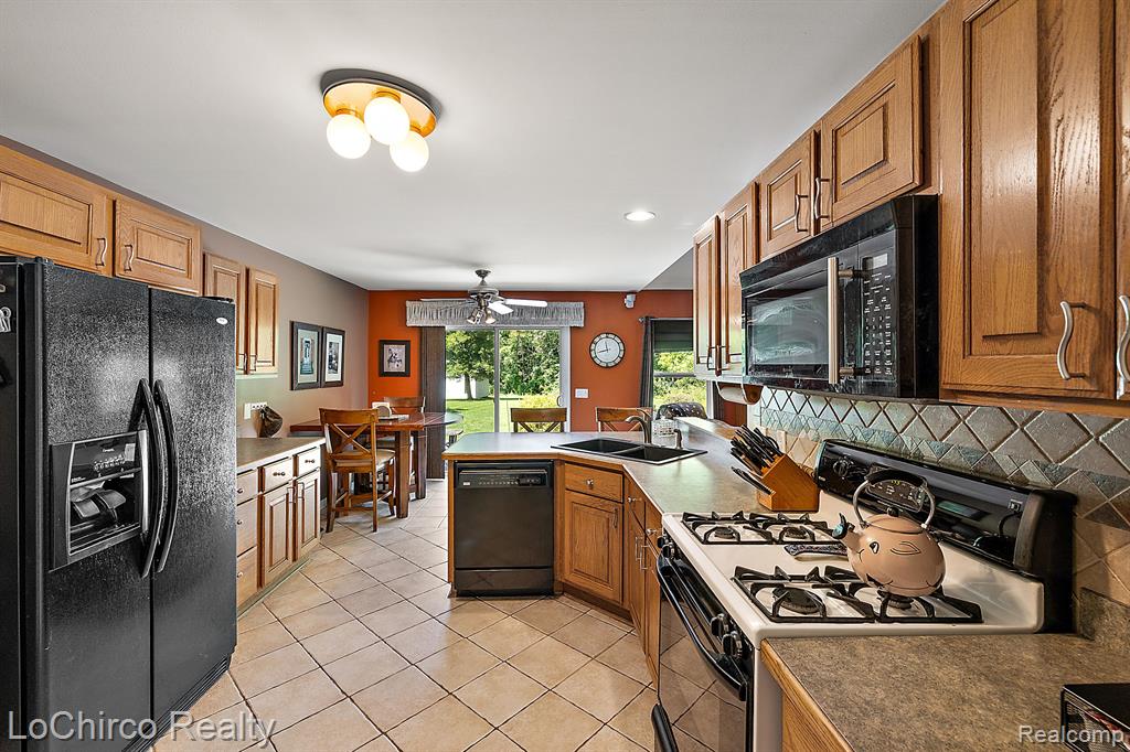 5068 CLARKSTON Road, Clarkston, MI 48348 — Photo 15