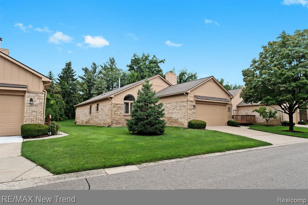 35163 KNOLLWOOD Lane, Farmington Hills, MI 48335 — Photo 2