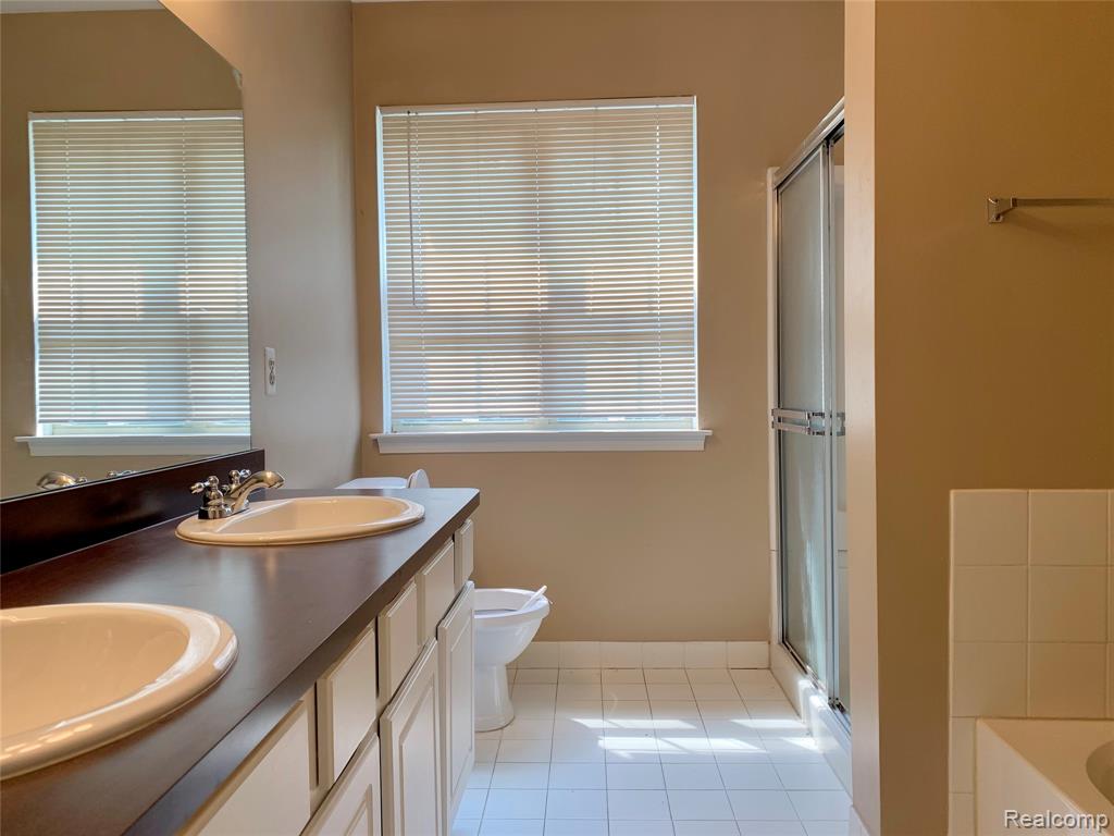 40971 N MAPLEWOOD Drive, Canton, MI 48187 — Photo 12