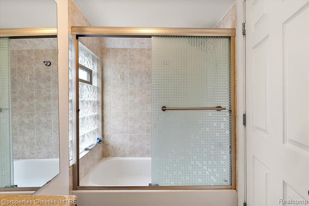 2435 Sunnyknoll Avenue, Berkley, MI 48072 — Photo 17