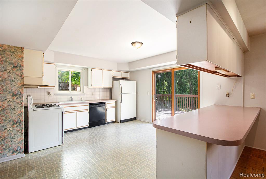 4910 Clarkston Road, Clarkston, MI 48348 — Photo 4