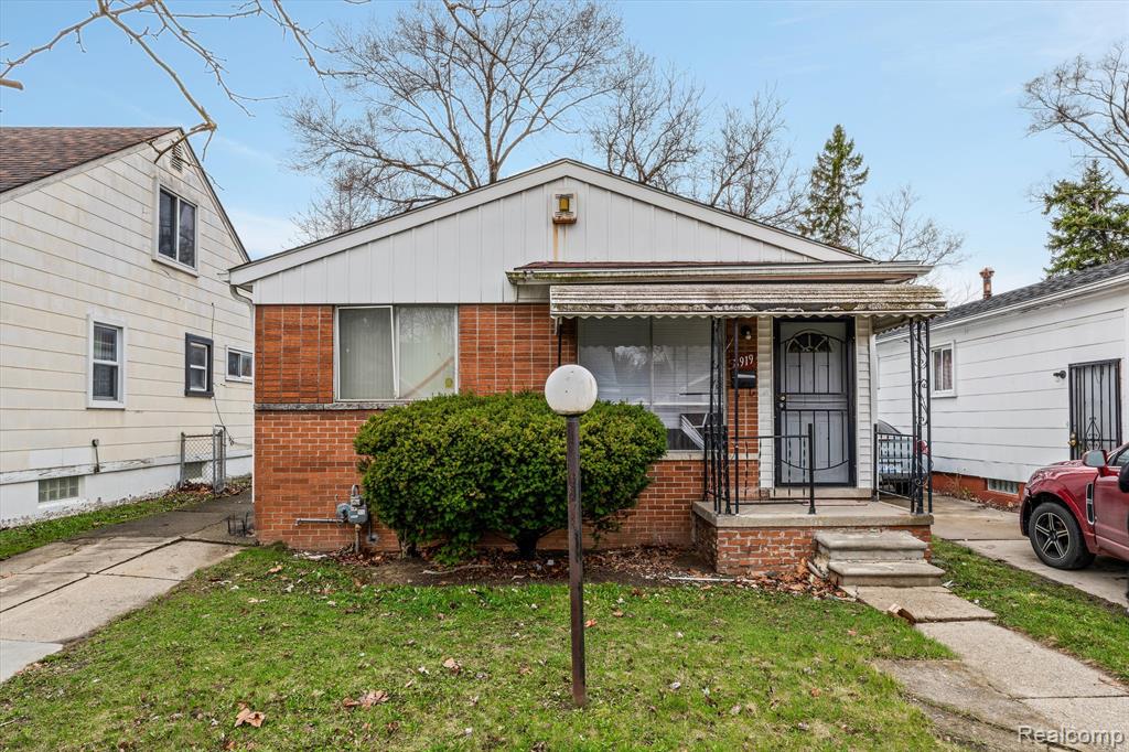 8919 SUSSEX Street, Detroit, MI 48228 — Photo 2