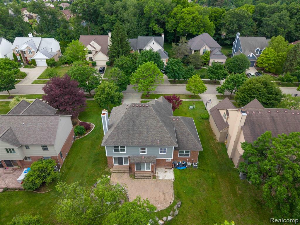 7386 Woodlore Drive, West Bloomfield, MI 48323 — Photo 48