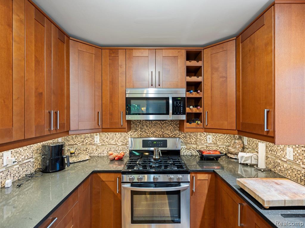 62 S WASHINGTON Street, Lake Orion, MI 48362 — Photo 11