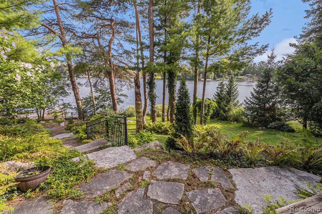 979 Abseguami Trail, Lake Orion, MI 48362 — Photo 36