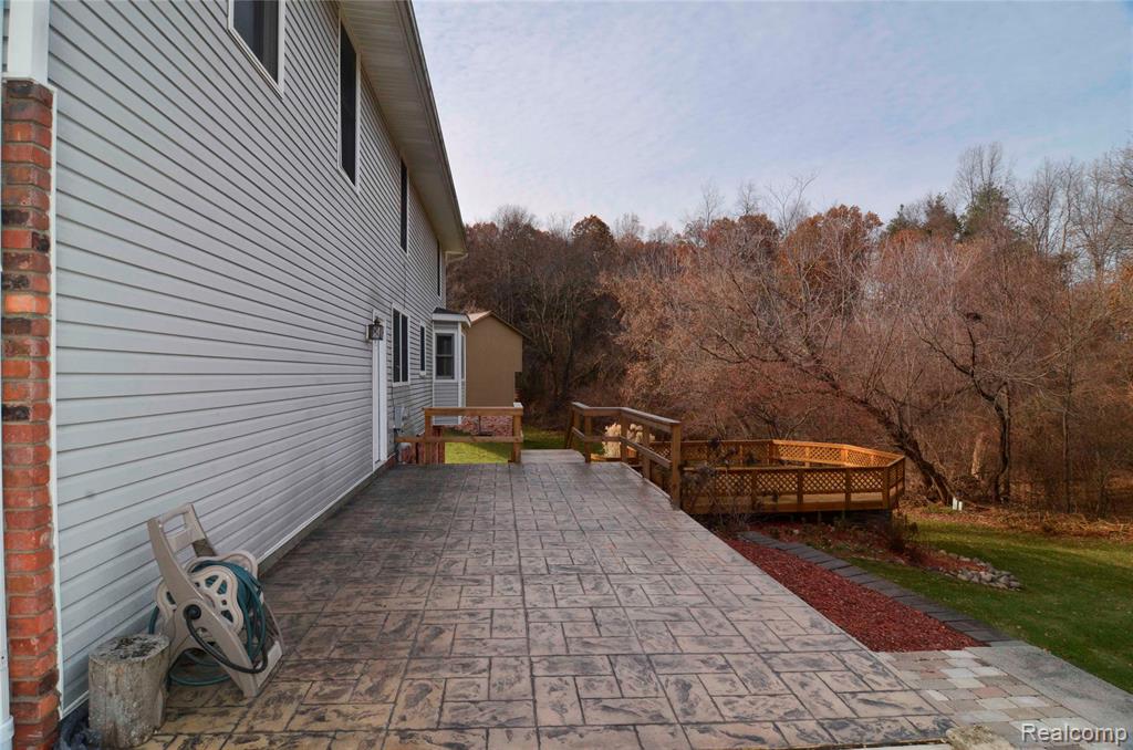 8152 Fairfield Circle, Springfield, MI — Photo 33