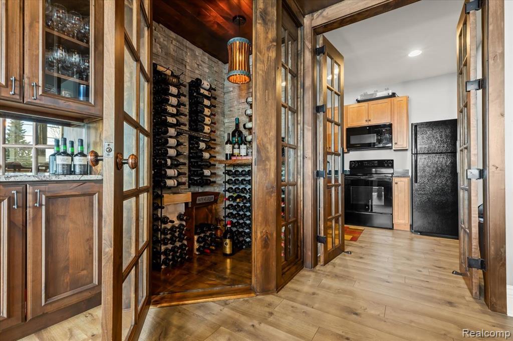 8403 BOULDER SHORES Drive, South Lyon, MI 48178 — Photo 27