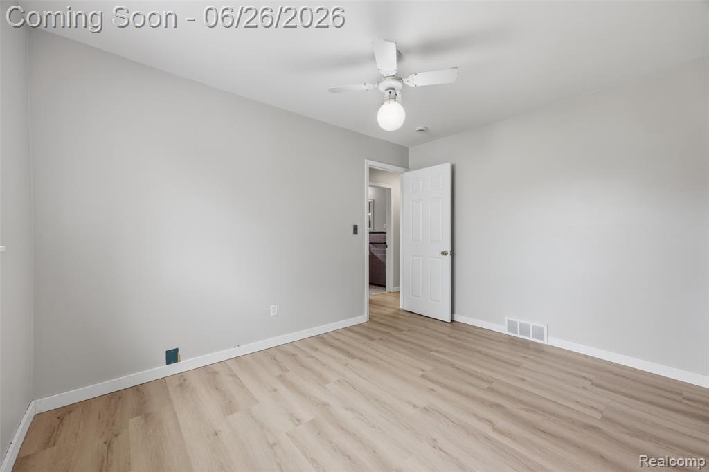 8250 Shari Drive, Westland, MI — Photo 17