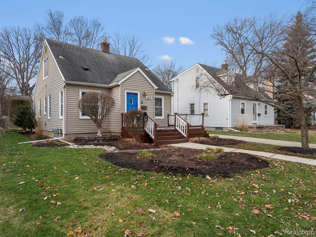 829 N REMBRANDT Avenue, Royal Oak, MI 48067 — Photo 2