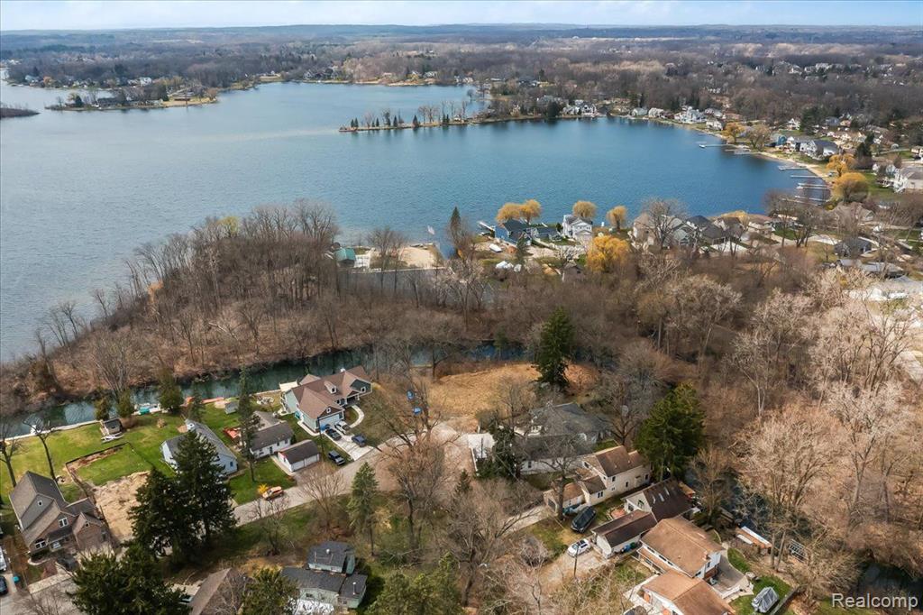 4339 BLUEBIRD Drive, Commerce Twp, MI 48382 — Photo 4