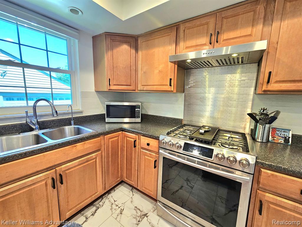 5962 TROTTER Lane, West Bloomfield, MI — Photo 9