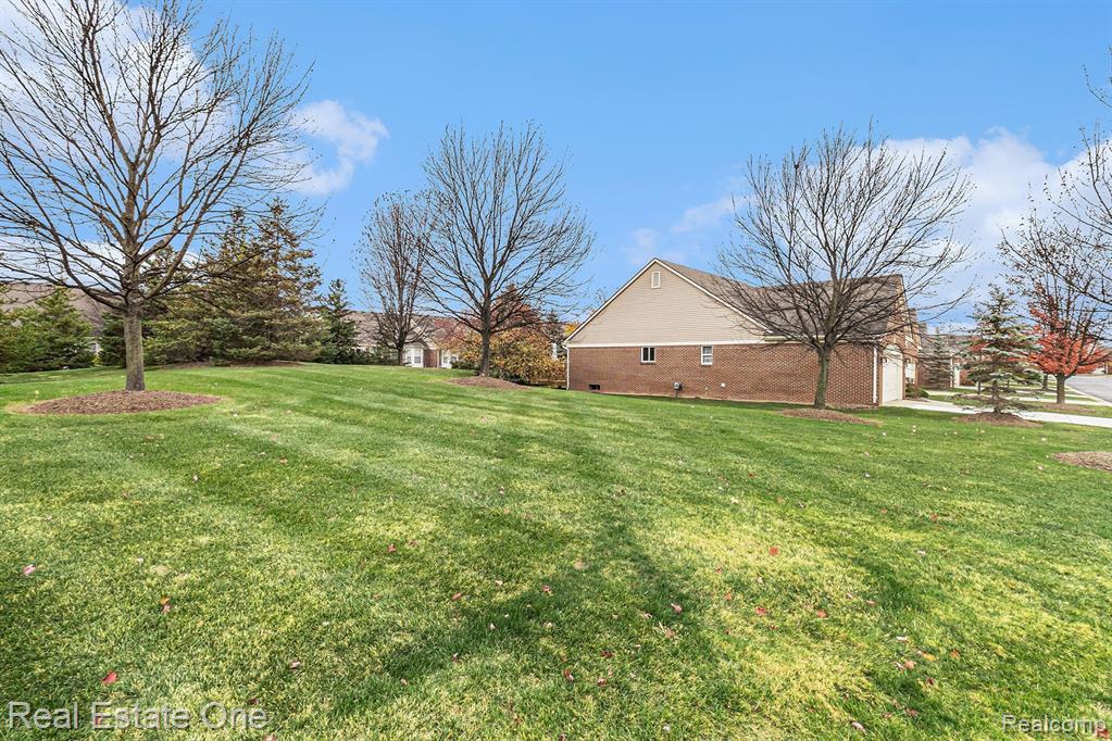 1153 ANDOVER Circle, Commerce Twp, MI 48390 — Photo 30