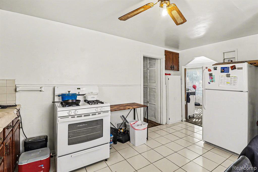 8129 Westminster Avenue, Warren, MI 48089 — Photo 9