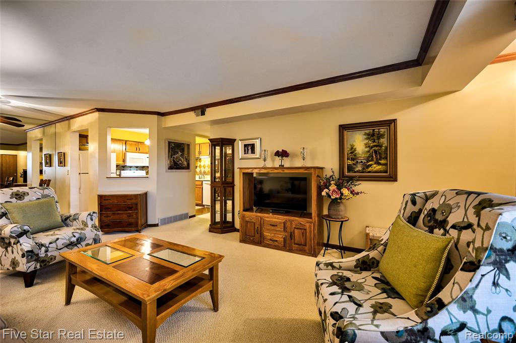 61051 Greenwood Drive, South Lyon, MI 48178 — Photo 8
