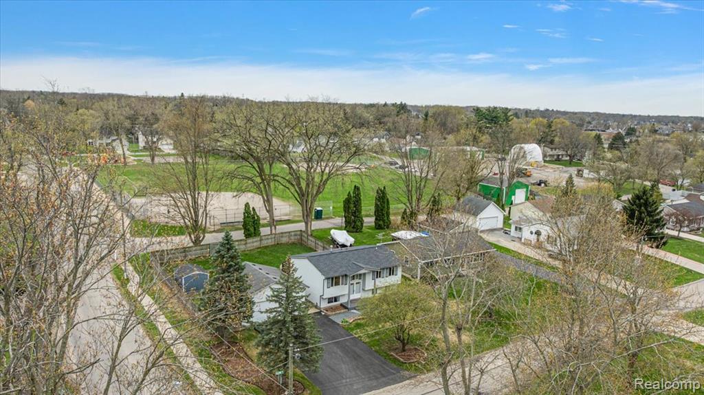 490 Glenn Court, Lake Orion, MI 48362 — Photo 2