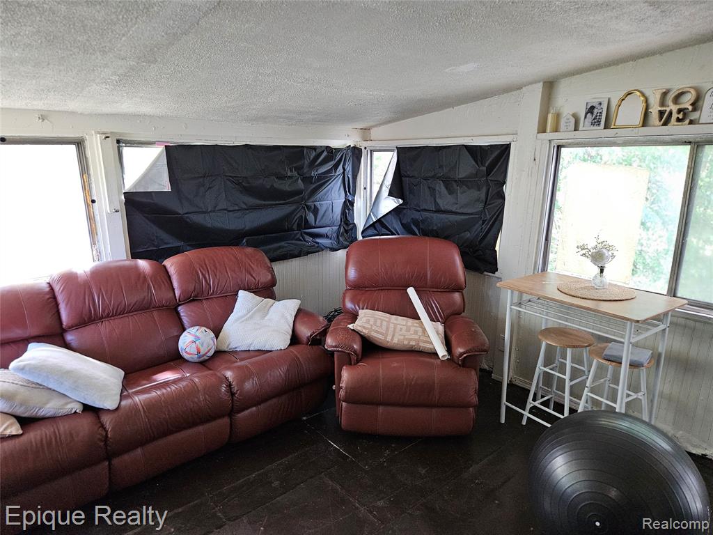 4645 Chatsworth Street, Detroit, MI 48224 — Photo 9