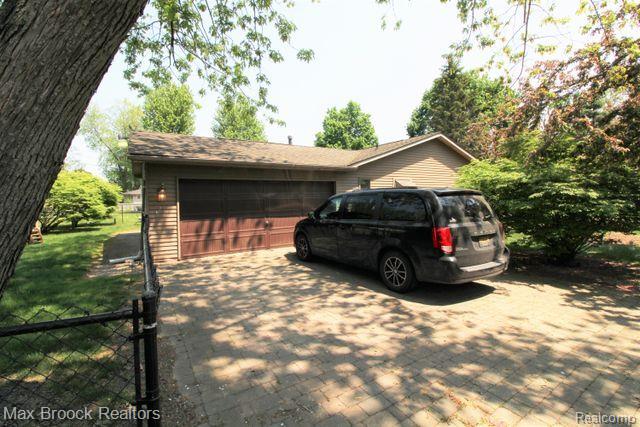 5001 DURNHAM Drive, Waterford, MI 48327 — Photo 4